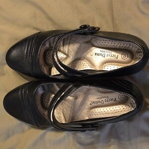 Size 10 Pierre Dumas 2" black heels